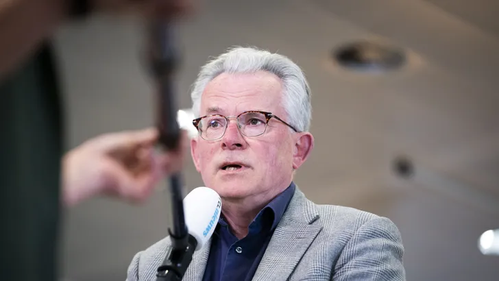Aftrekken en aftreden: Groningse burgemeester betrapt bij masturberen in de auto