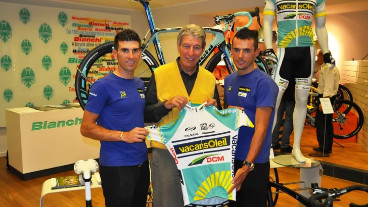 FOTO: Vacansoleil-DCM in Coppi-shirts
