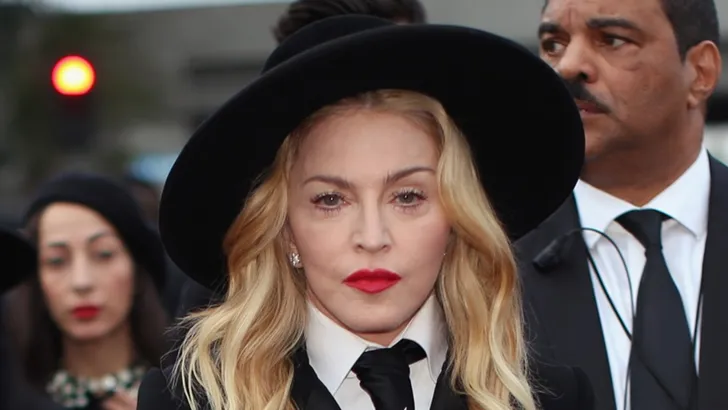 Paris Attacks: Madonna in tranen bij optreden