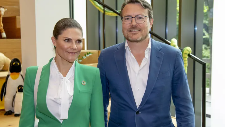 Prinses Victoria takes NL (met de hulp van prins Constantijn)