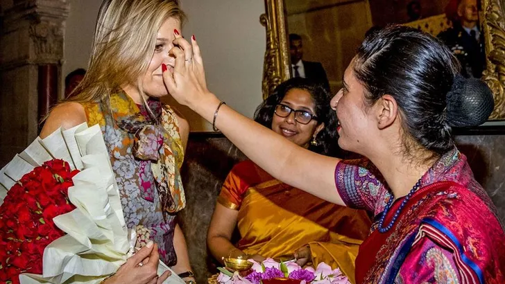 Máxima in kleurrijk 'oudje'