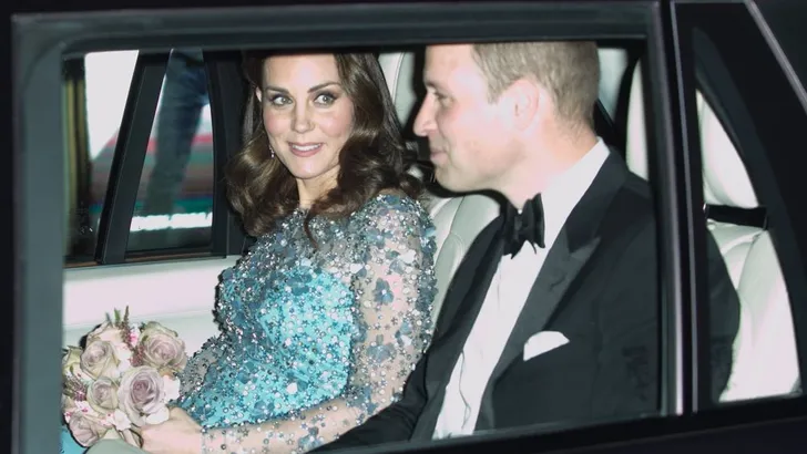 Such fun! Hertogin Kate in Jenny Packham