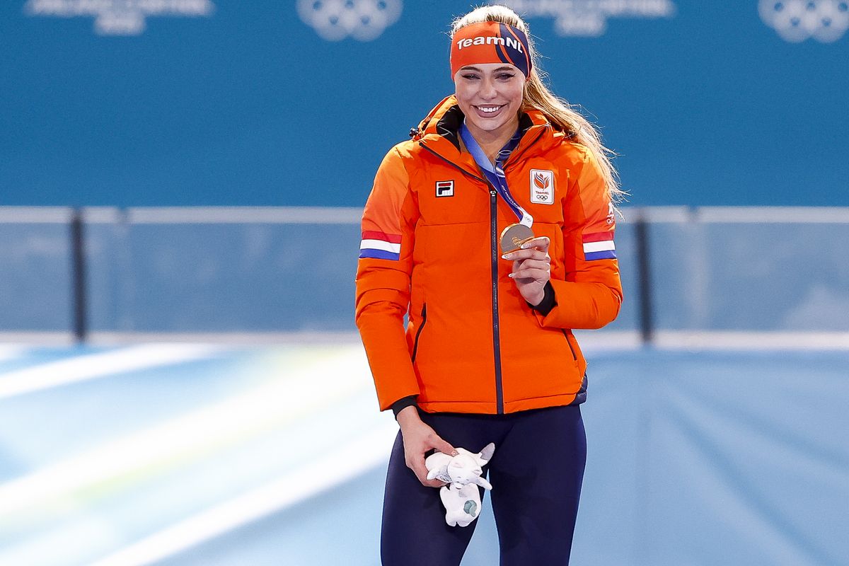 Van Jutta tot Femke: waarom zetten al die sporters toch hun tanden in hun medaille? (Het is niet wat