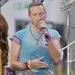 Coldplay-zanger valt door podium: ongelukjes van celebs