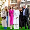 Zomerfotosessie Oranjes uitgesteld na armbreuk prinses Amalia | Beau Monde