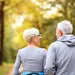 ontbijt - ouderen aan het wandelen