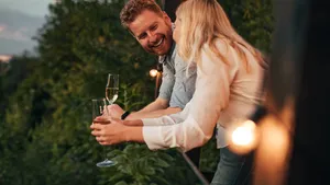 Kun je verliefd zijn na één date? De wetenschap achter de roze wolk