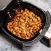 Airfryer met eten in de mand - airfryer-hacks