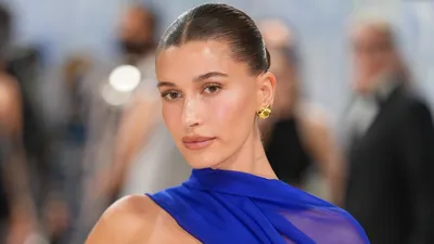 Hailey Bieber tijdens het Met Gala