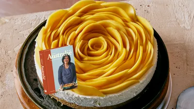 Zin in een spectaculair toetje? Probeer deze no-bake mango cheesecake van Francis Kuijk. Een fantastische traktatie zonder oventijd!