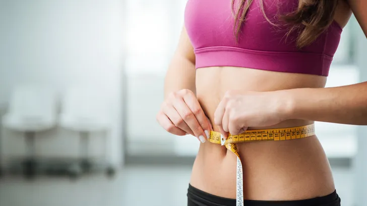 Vrouw bewijst dat je geen strikt dieet nodig hebt om af te vallen