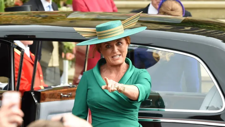 Hilarisch: dochter Robbie Williams denkt dat Sarah Ferguson koningin is