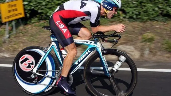 Leipheimer zegt af voor duel om regenboogtrui