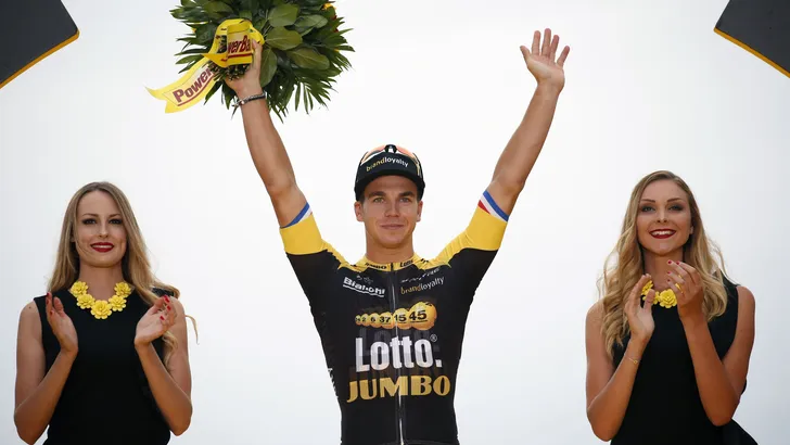 Eindstreep: Groenewegen wint eerste Tour-rit op Champs-Élysées