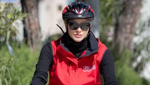 Prinses Charlene op de fiets