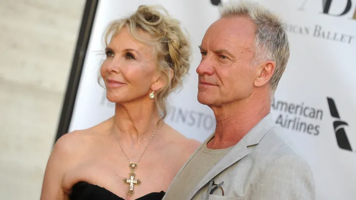 66-jarige Sting showt killerbody