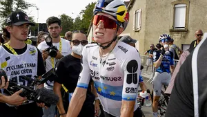 Pauline Ferrand-Prévot kende in de derde etappe van de Tour de France Femmes meerdere hachelijke momenten, maar tot paniek leidde het niet. De ploeg wist: Demi Vollering en co zouden toch niet doorrijden.