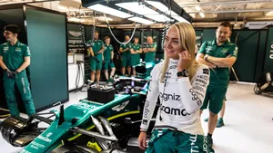 Aston Martin zet eerste vrouw in moderne F1-wagen sinds 2018