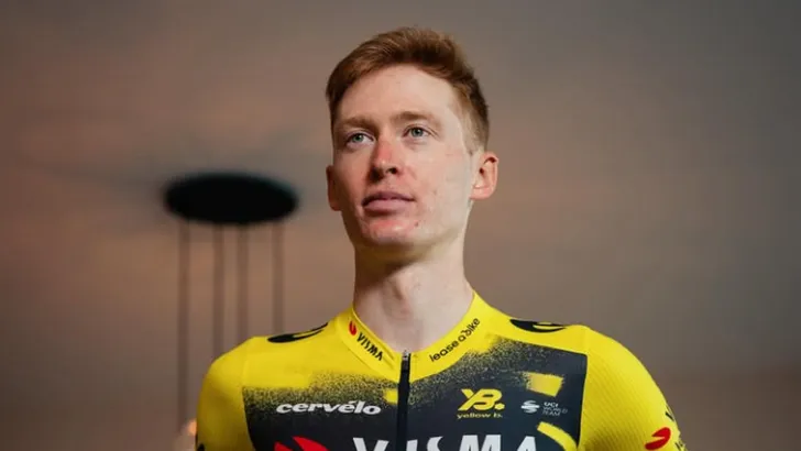 jorgenson presenteert nieuw tenue team visma lease a bike