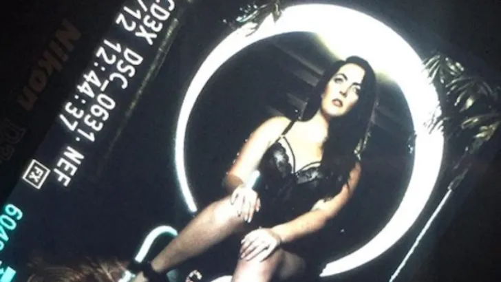 Model in rolstoel steelt show in lingeriecampagne