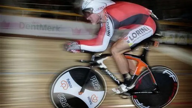 Hoogland onttroont Haak op de kilometer