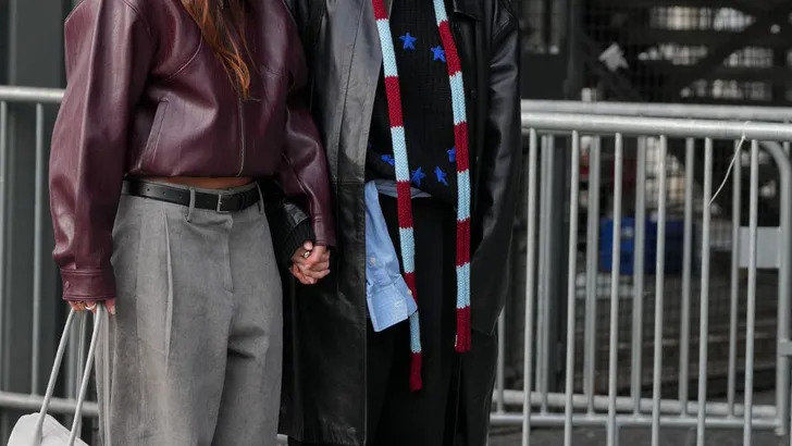 Vriendinnen met stijlvolle looks