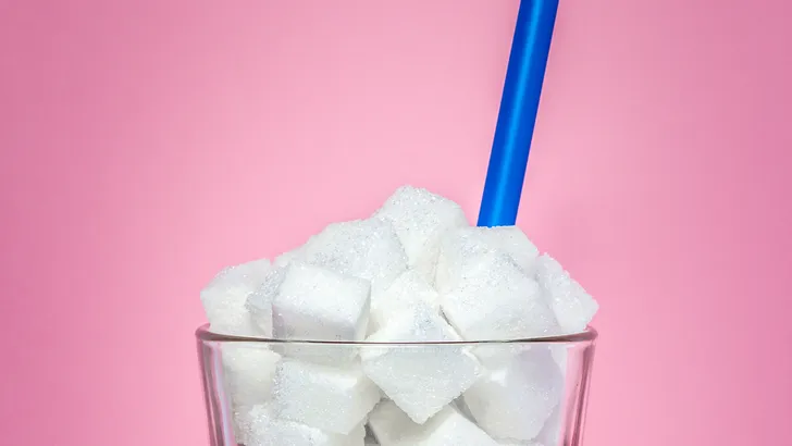 10 tekenen dat je verslaafd bent aan suiker (en hoe je er korte metten mee maakt)