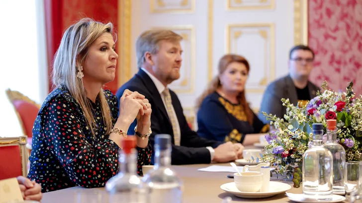 WA en Máxima praten met Oekraïners