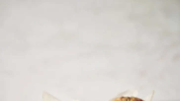 Recept: courgette-muffins met rode paprika