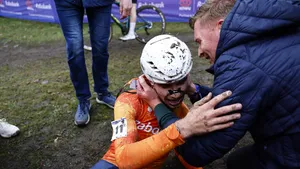 Bobbie Traksel en de familie van de nieuwe wereldkampioen junioren Delano Heeren zijn twee handen op één buik. De ex-prof maakt het Brabantse talent dan ook wegwijs in de wielerwereld.