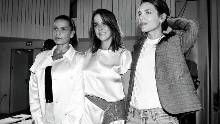 Prinses Stéphanie trots op designerdochter Pauline, front row bij eerste collectie