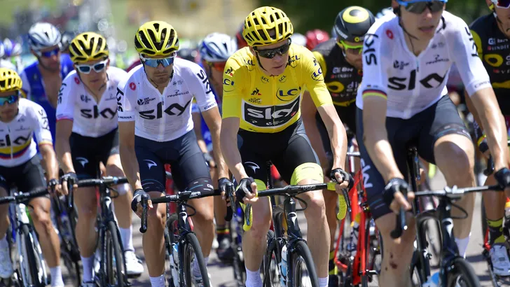 Eens of oneens: 'Het is slecht voor geloofwaardigheid van de sport dat Team Sky geen persconferentie geeft op rustdag'