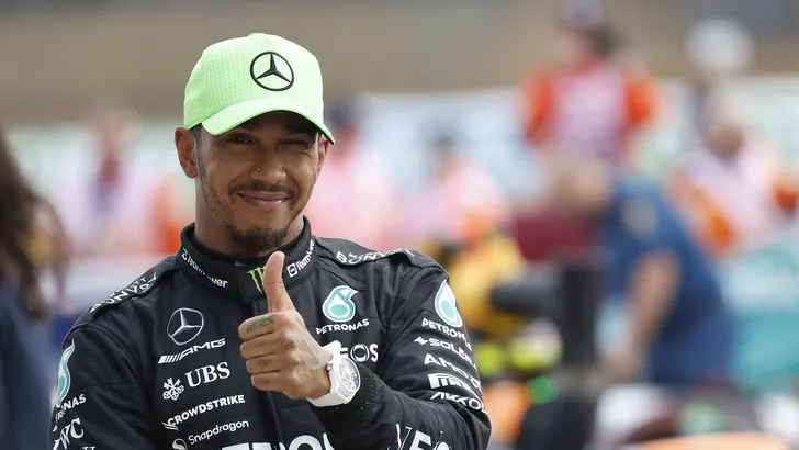 Hamilton steunt Andretti: 'Meer stoeltjes voor vrouwelijke coureurs' 