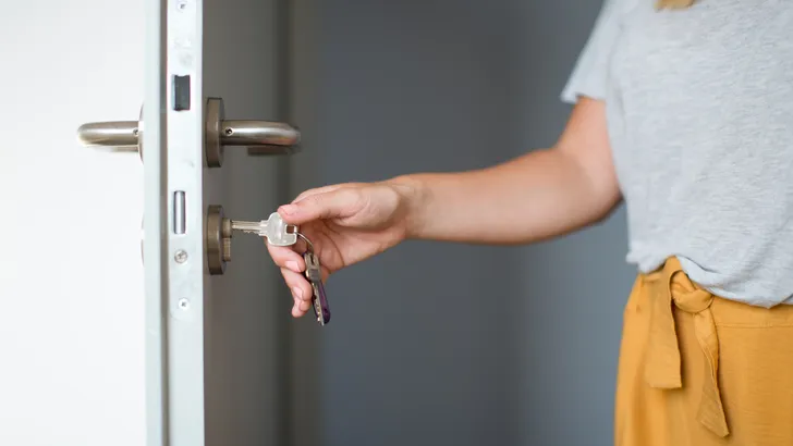 Deur op slot draaien