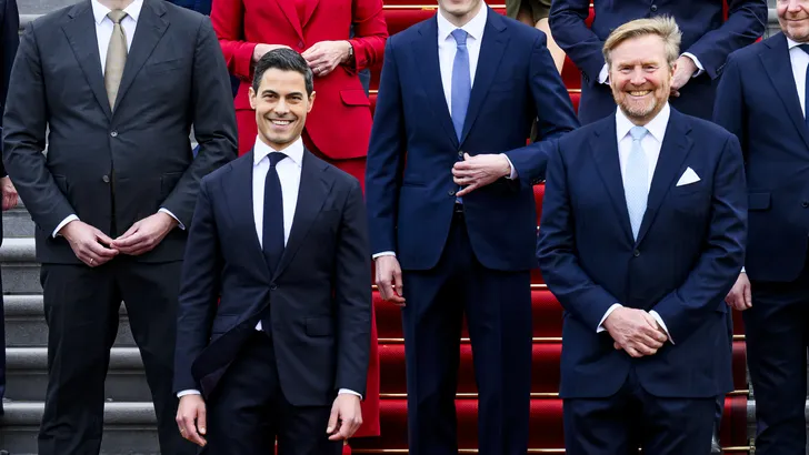 Premier Rob Jetten met de koning op het bordes