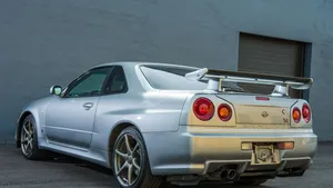 Koop de enige Skyline R34 GT-R met het stuur aan de goede kant