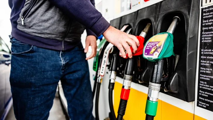 Diesel is op papier goedkoper dan benzine: waarom jij aan de pomp vaak iets heel anders ziet