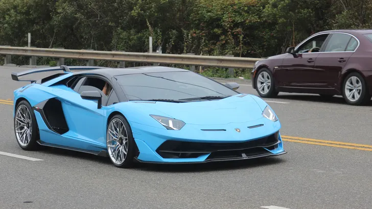 Vader en zoon bouwen werkende Lamborghini met een 3D-printer en slaan een bod van een ton af