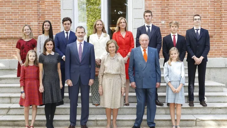 Snikken & Grimlachjes: Spaanse royals samen op één foto