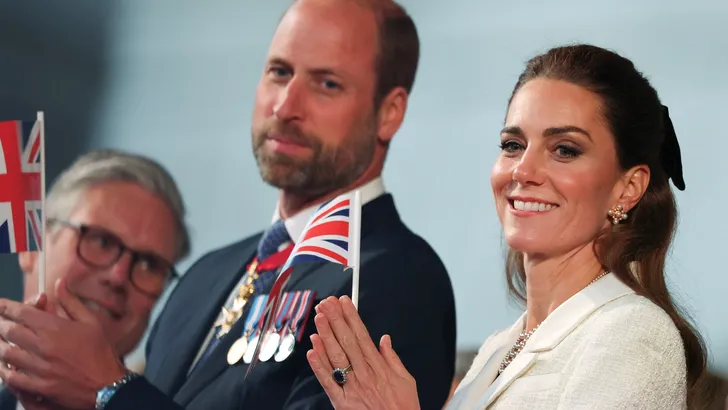Kate met verlovingsring William Britse vlag