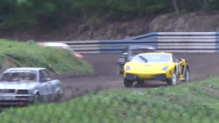 Huh? Lamborghini Gallardo doet autocross