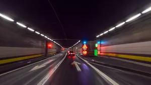 Een jaar nadat deze Brit 47 auto's inhaalde in de Gotthardtunnel blijkt hoe hard de rekening daarvoor kan oplopen