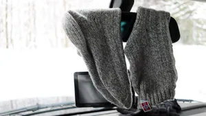 Waarom oude sokken en een rol tape in de winter onmisbaar zijn in je auto
