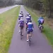 groepje wielrenners op een fietspad