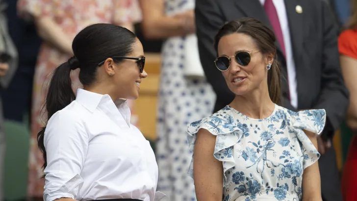 meghan en pippa bij Wimbledon