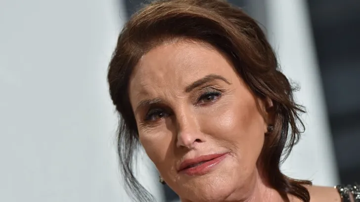 Caitlyn Jenner droeg beha onder pak