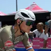 Giro | Mathieu van der Poel eet na burger in Ronde van Vlaanderen nu pizza direct na koers (maar mist de ananas)