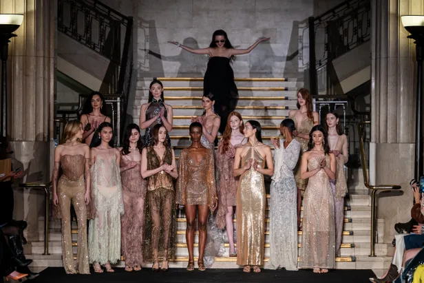Oprichter en designer Aria Hua-tong na de presentatie van haar nieuwe collectie.