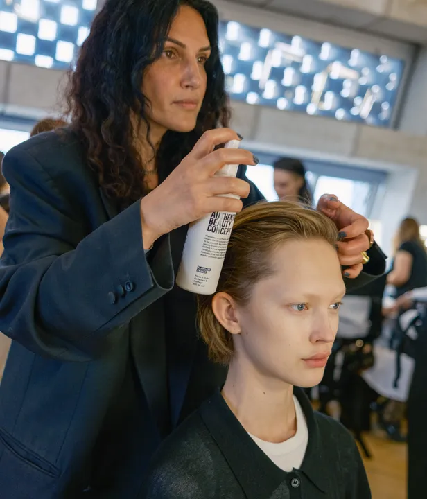 Beauty met een missie: het inspirerende verhaal van hairstylist Anna Cofone