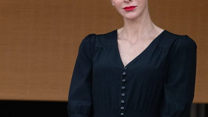 Prinses Charlene draagt eindelijk een kroontje